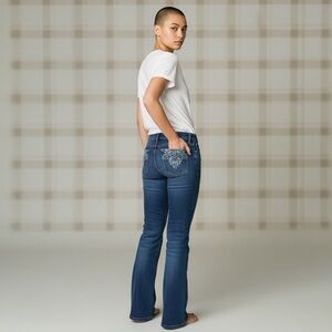 Noir boot cut women’s jeans.   4️⃣